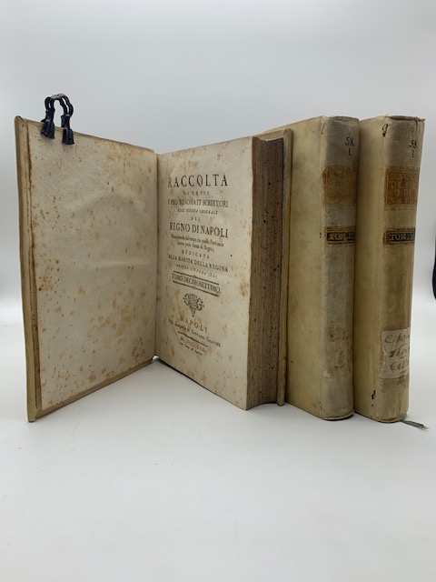 Compendio dell'Istoria del Regno di Napoli...divisa in tre parti. Tomo I, II, III in Raccolta di tutti i più rinomati scrittori dell'Istoria generale del Regno di Napoli